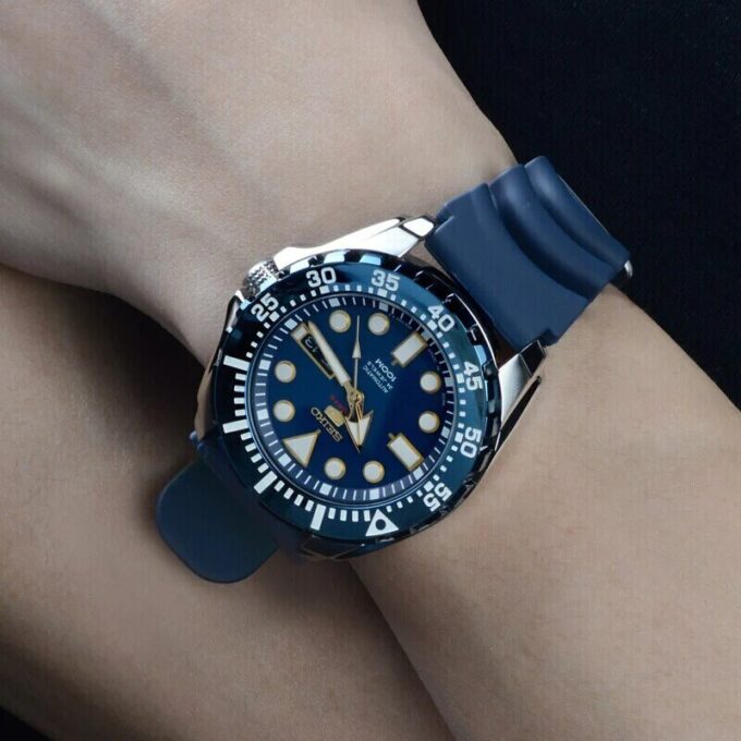 Automatic Water Resistant Men”s BlueDial Plate