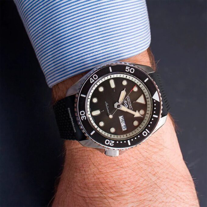 No. 5 Series Rubber Strap Black Sports Mechanical Watch SRPD73k2